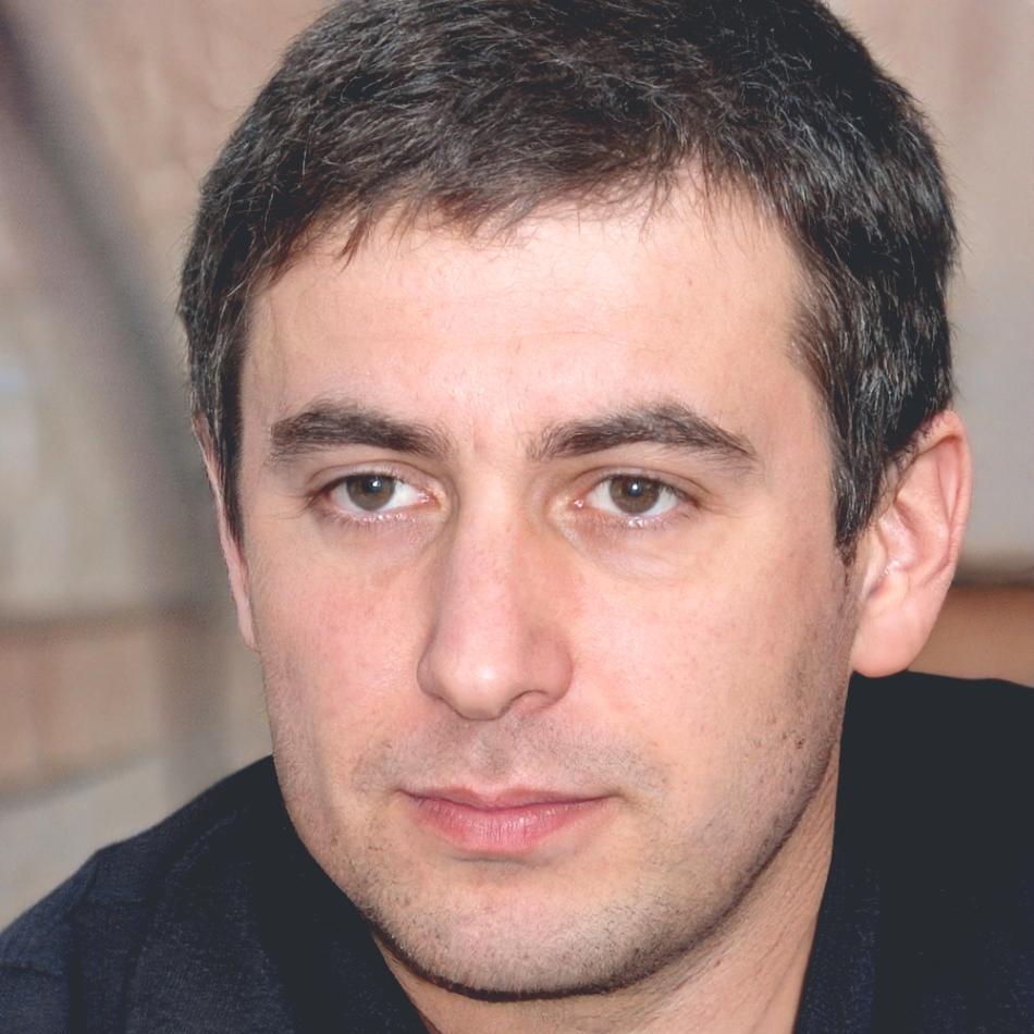 Portrait de Théo Marchand, conseiller financier